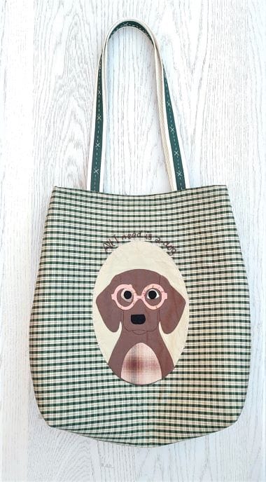 kit con telas, patrones e instrucciones para coser tu propio bolso. Con perro aplicado a puntada escondida.