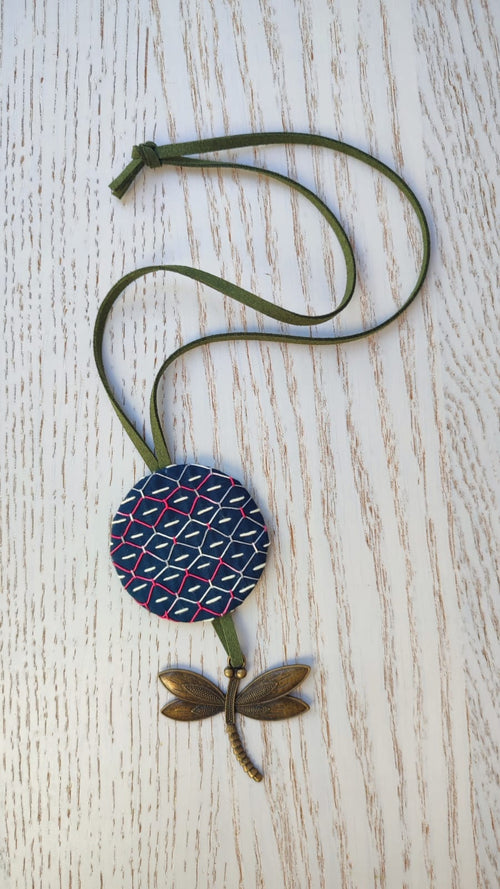 collar de sashiko que es una técnica de bordado japonesa
