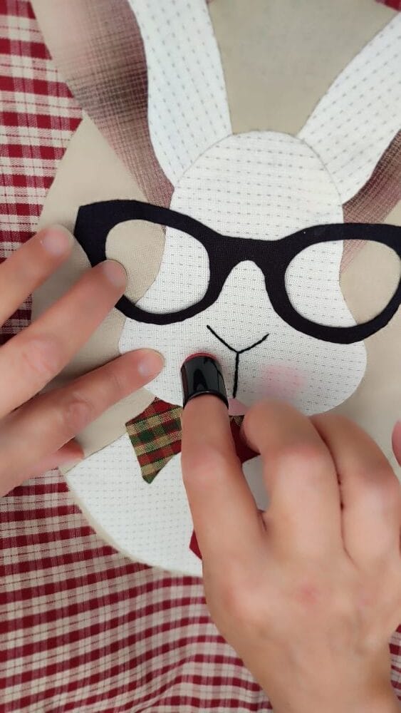 kit para coser bolso tote bag con un conejo con gafas aplicado