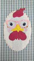 kit de costura creativa para coser un bolso tipo tote bag con una gallina con gafas, le llamamos empollona