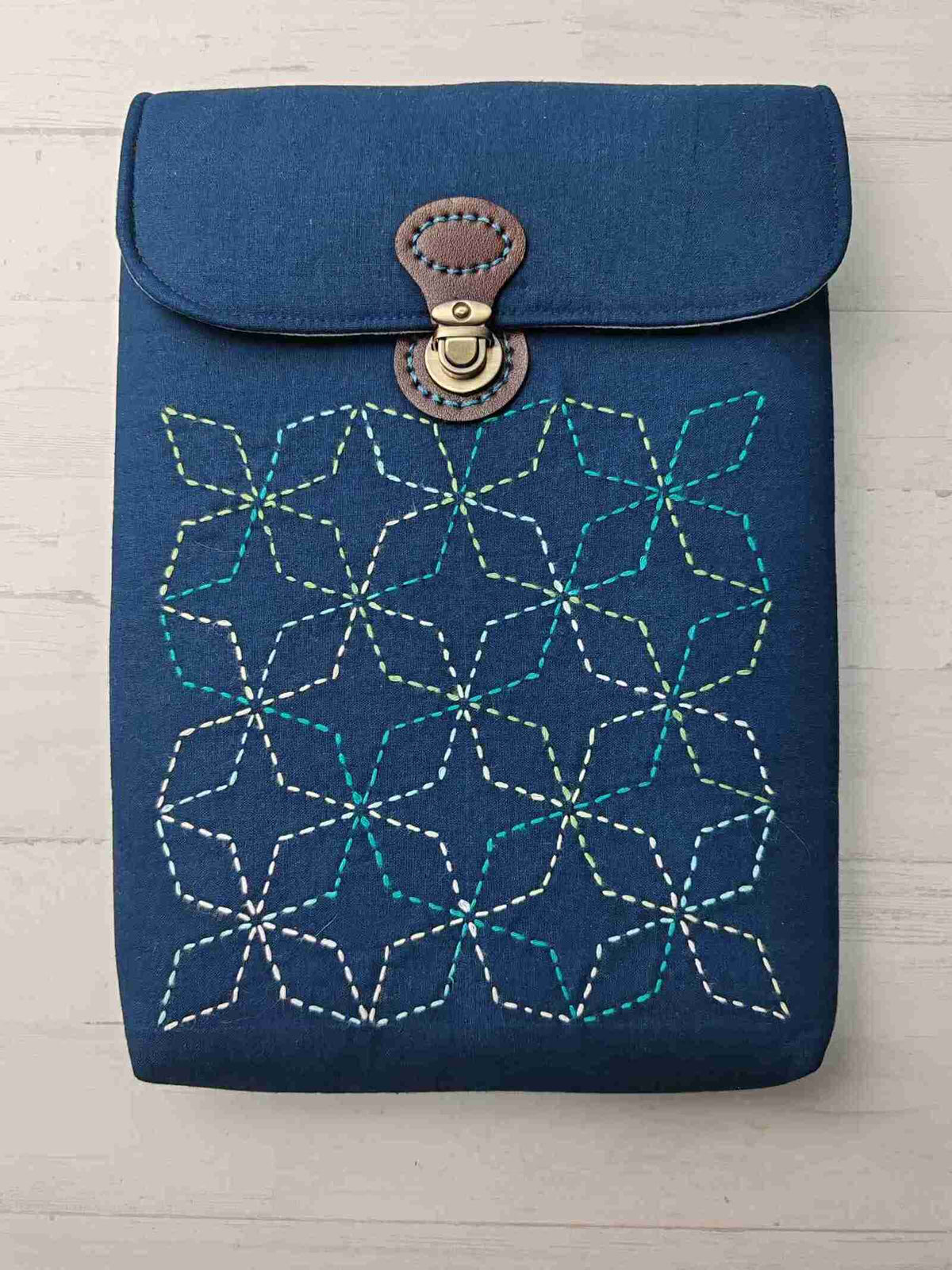 kit de patchwork para confeccionar funda de sashiko para tu tablet, ipad o libro