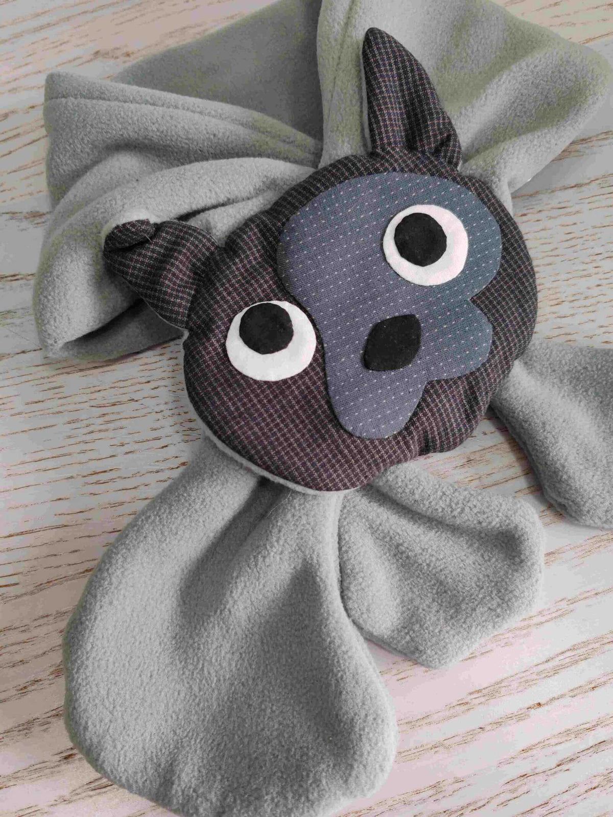 kit para confeccionar bufanda con forma de gato.